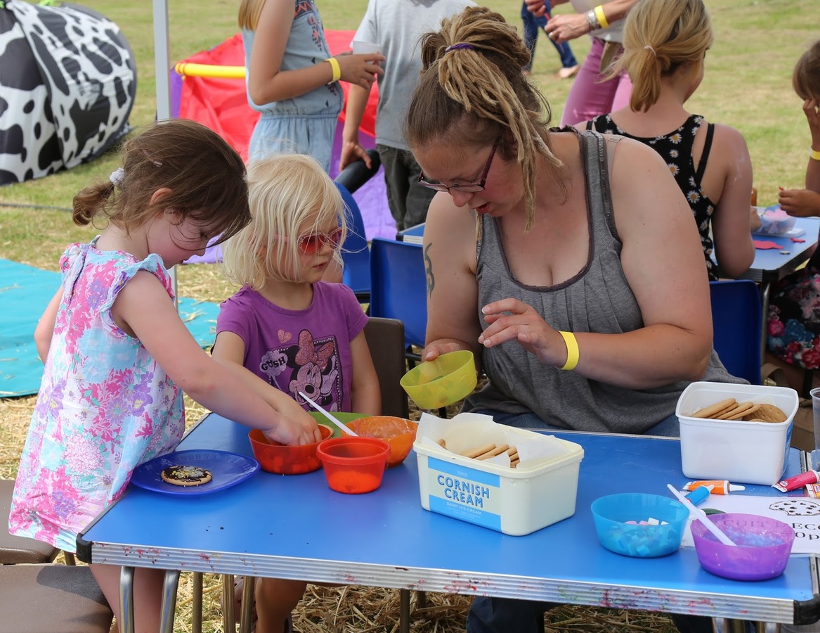 preschool biscuit decorating